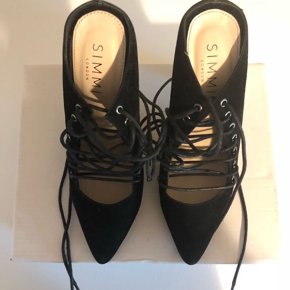 Pointed Toe Lace Up Mule